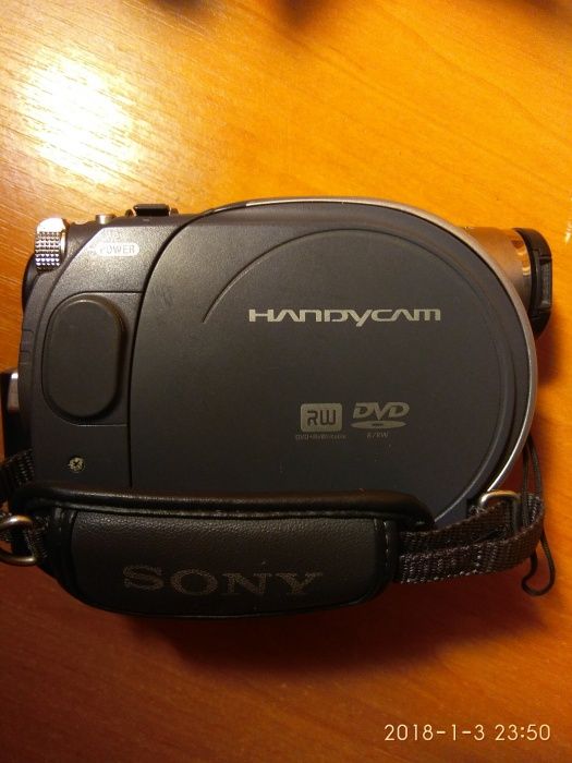 Відеокамера SONY DCR-DVD205E