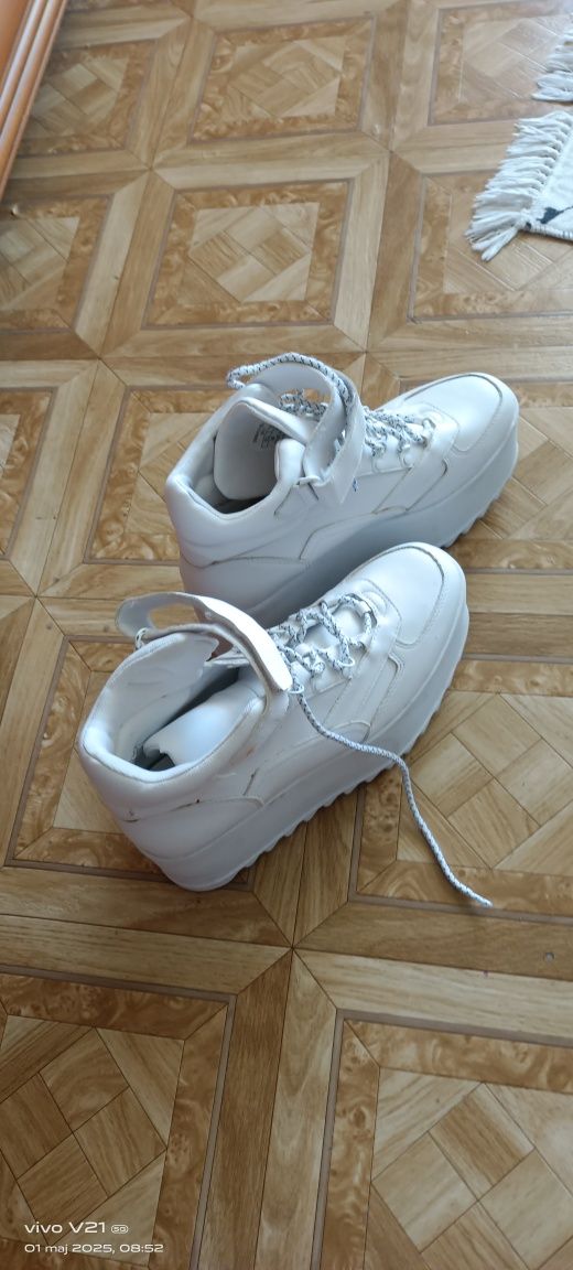 Buty na platformie Bershka 40