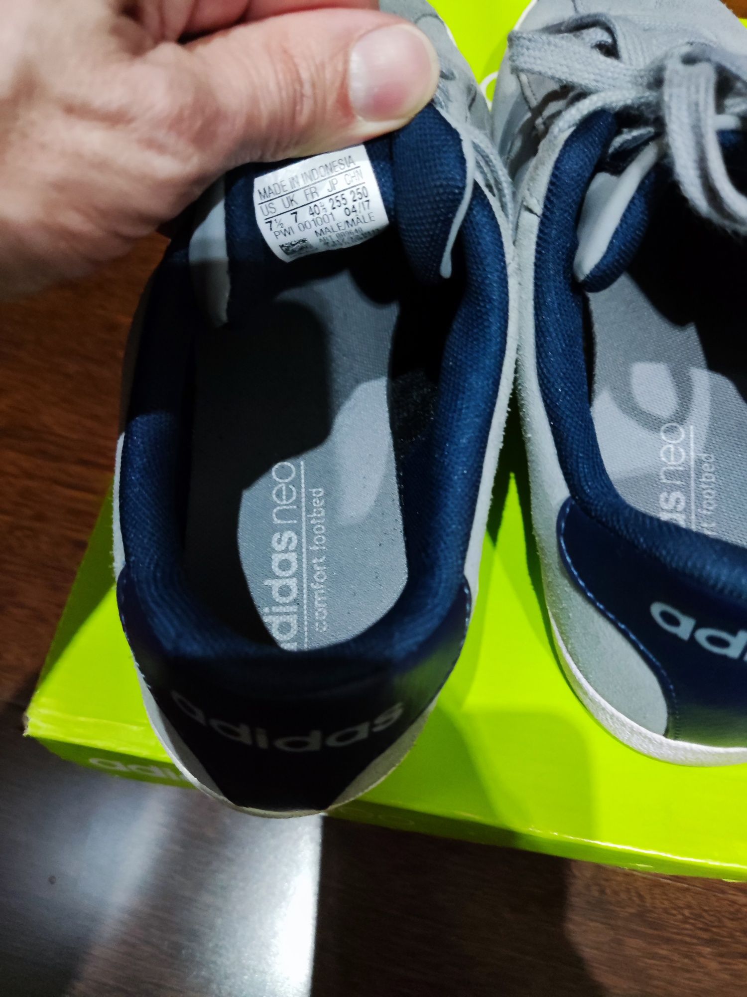 Sapatilhas Adidas - tamanho 40 2/3 - cinzento e azul marinho