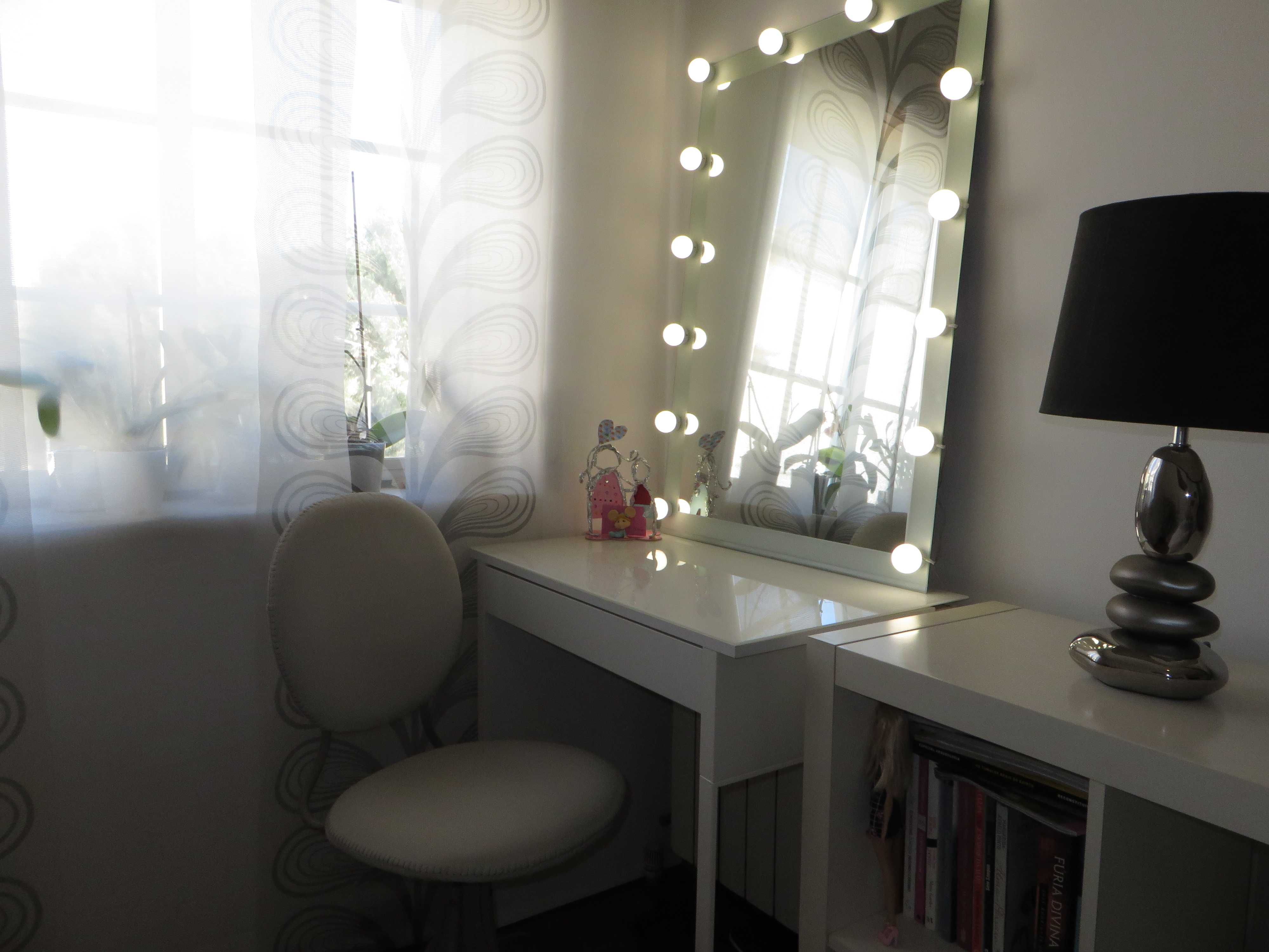 Secretaria para portatil ou para maquiagem