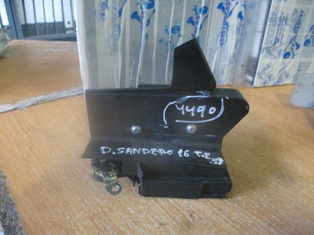 Fecho 825033585RF DACIA SANDERO 2016 5P TE 2 PINOS DACIA SANDERO 2 FASE 1 2016 0.9I 90CV 5P AZUL TE 2 PINOS DACIA SANDERO 2 FASE 2 2017 0.9I 90CV 5P LARANJA TE