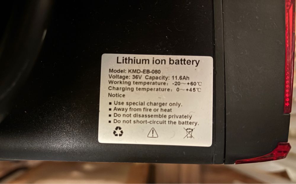 Bicicleta Electrica "Urban Lady" verde escura, celim e punhos em pele