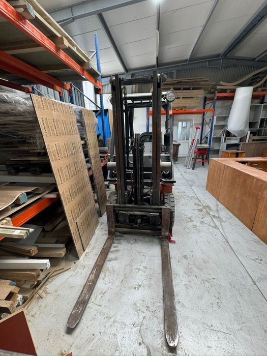 Empilhador Nissan 18 Gás