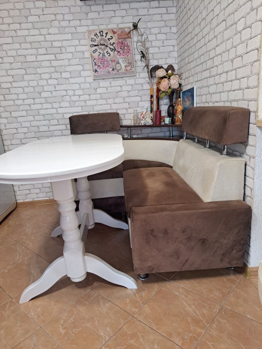 Продам стіл кухонний або у вітальню