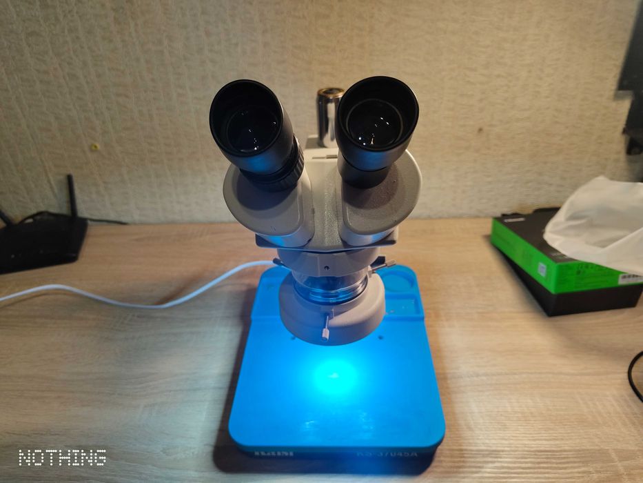 Мікроскоп бінокулярный.