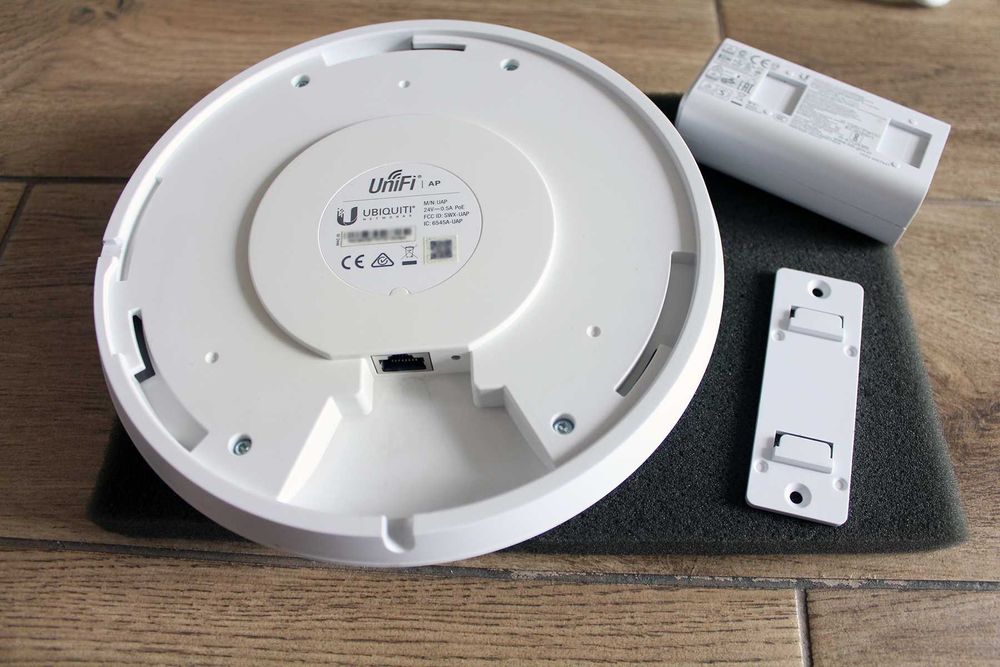 Точка доступа Ubiquiti UAP SWX-UAP ic:6445A-UAP