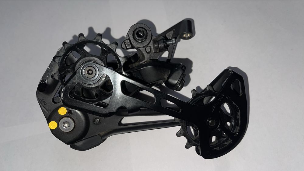 Продам задний переключатель Shimano Deore XT RD M-8100-SGS