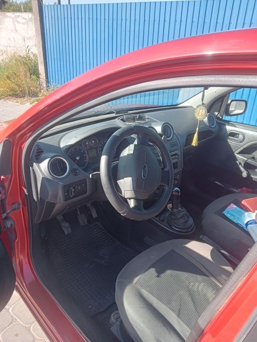 Форд Fiesta. Возможен обмен.