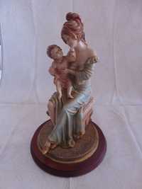 Estatueta em Marfinite "Senhora com Criança"