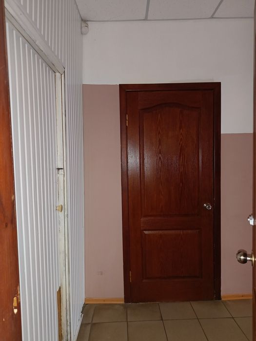 Продам приміщення, район Айсберг, з усіма зручностями.