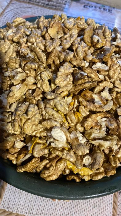 Грецький горіх битий на бабочку