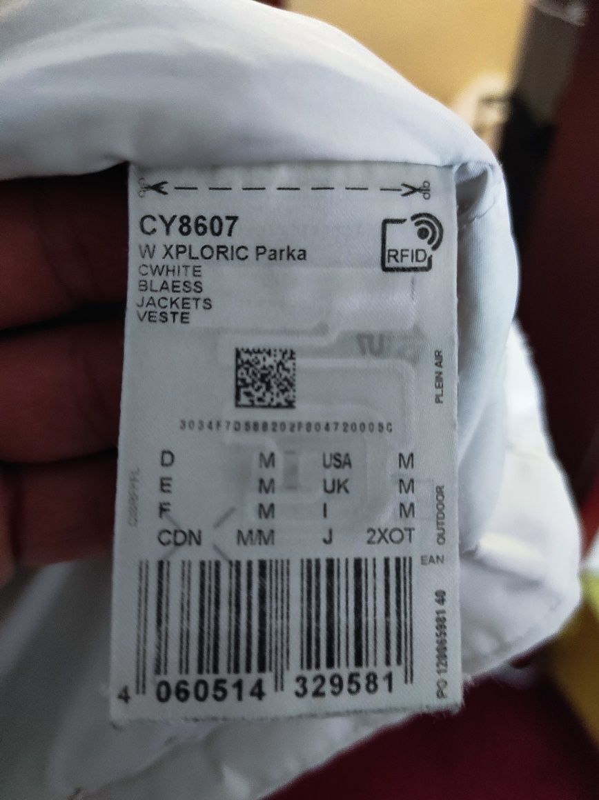 Продам женский пуховик "Adidas"