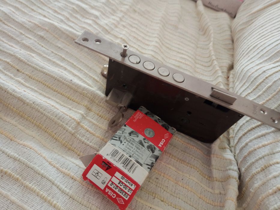 Vendo fechadura Rodes