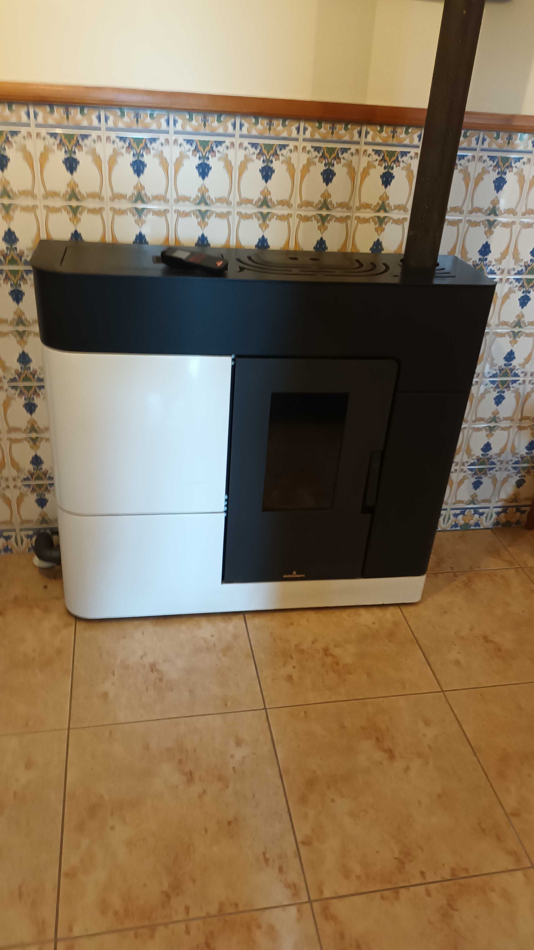 Salamandra a Pellets – BioBrompi – Clara Hydro Slim 18 kW