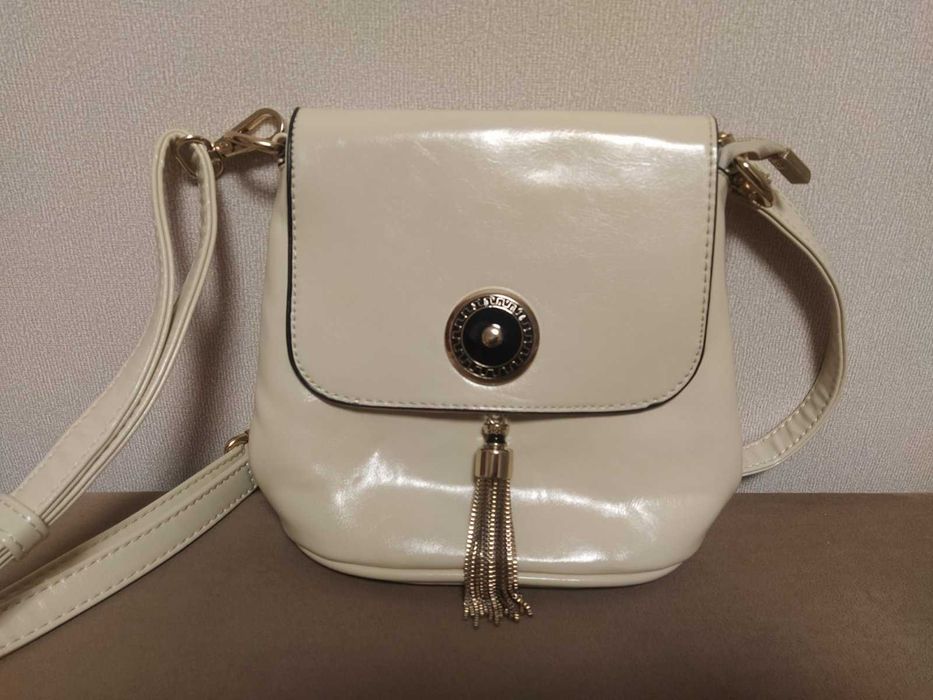 Женская сумка на ремне