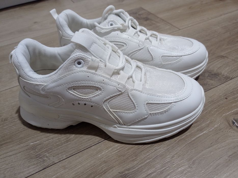 Кросівки нові фірмові