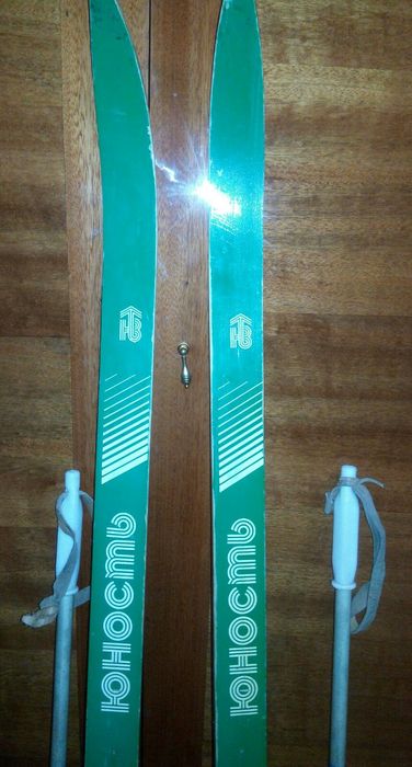 Лыжи беговые с палками времён СССР Юность.