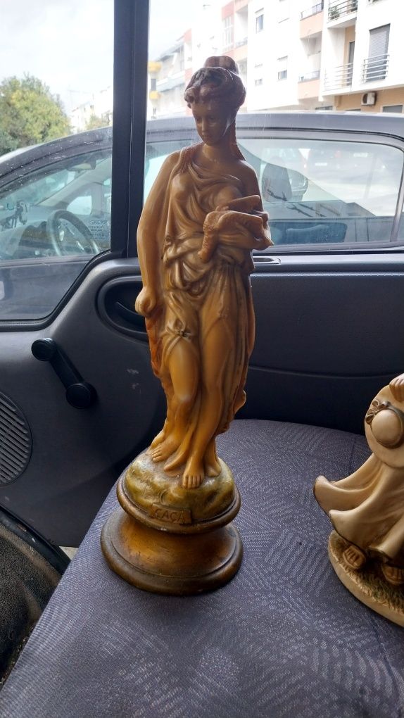 Vendo estatuetas