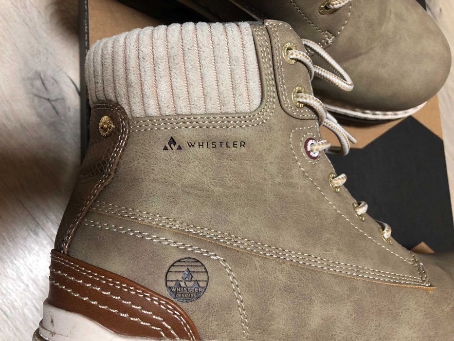 Продаю жіночі зимові черевики бежевого кольору, розмір 39.