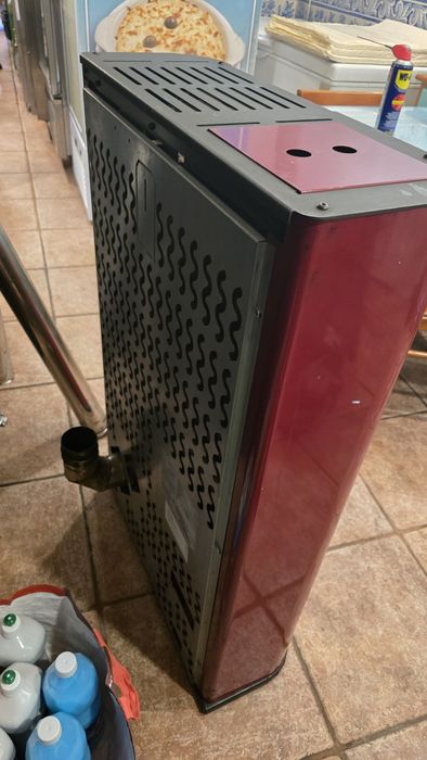 Salamandra a pellets SLIM LICIA VERMELHO 7.5KW