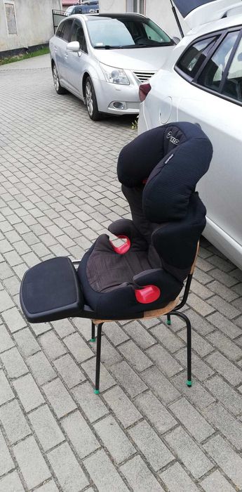 Fotelik samochodowy Maxicosi Tobi z podnóżkiem