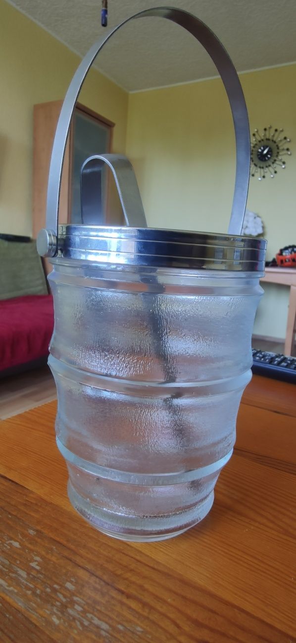 Pojemnik na kostki lodu