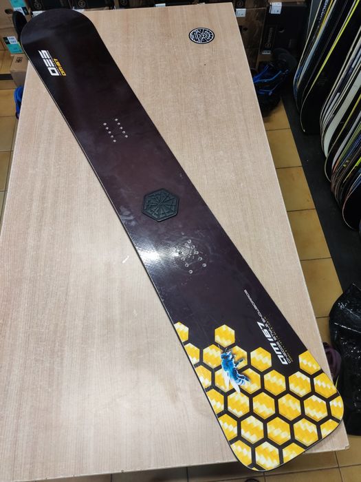 Deska OES Am2 167cm carving