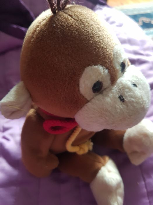 małpka pluszak na baterię