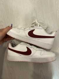 Tênis Nike Brancos e Rosa