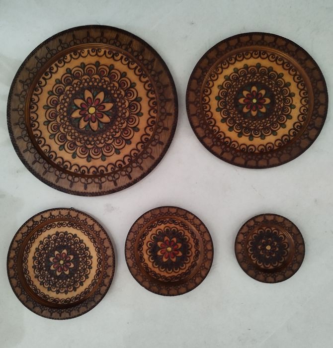 Pratos de madeira de decoração de paredes