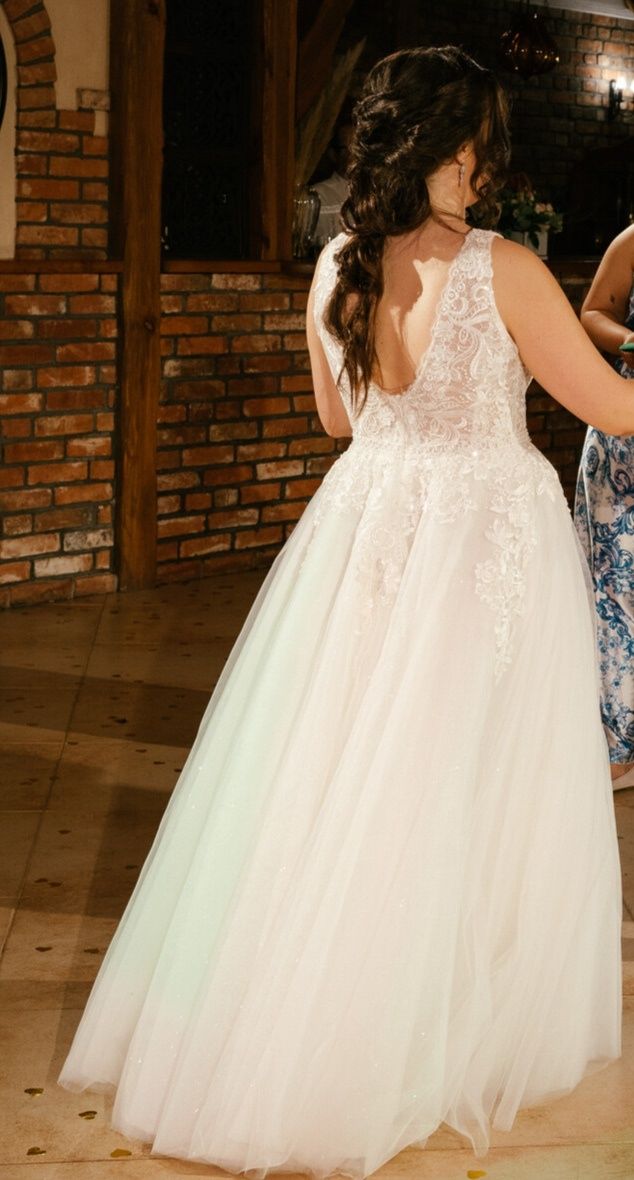 Piękna suknia ślubna w kolorze ecru. Salon Novia rozmiar 38