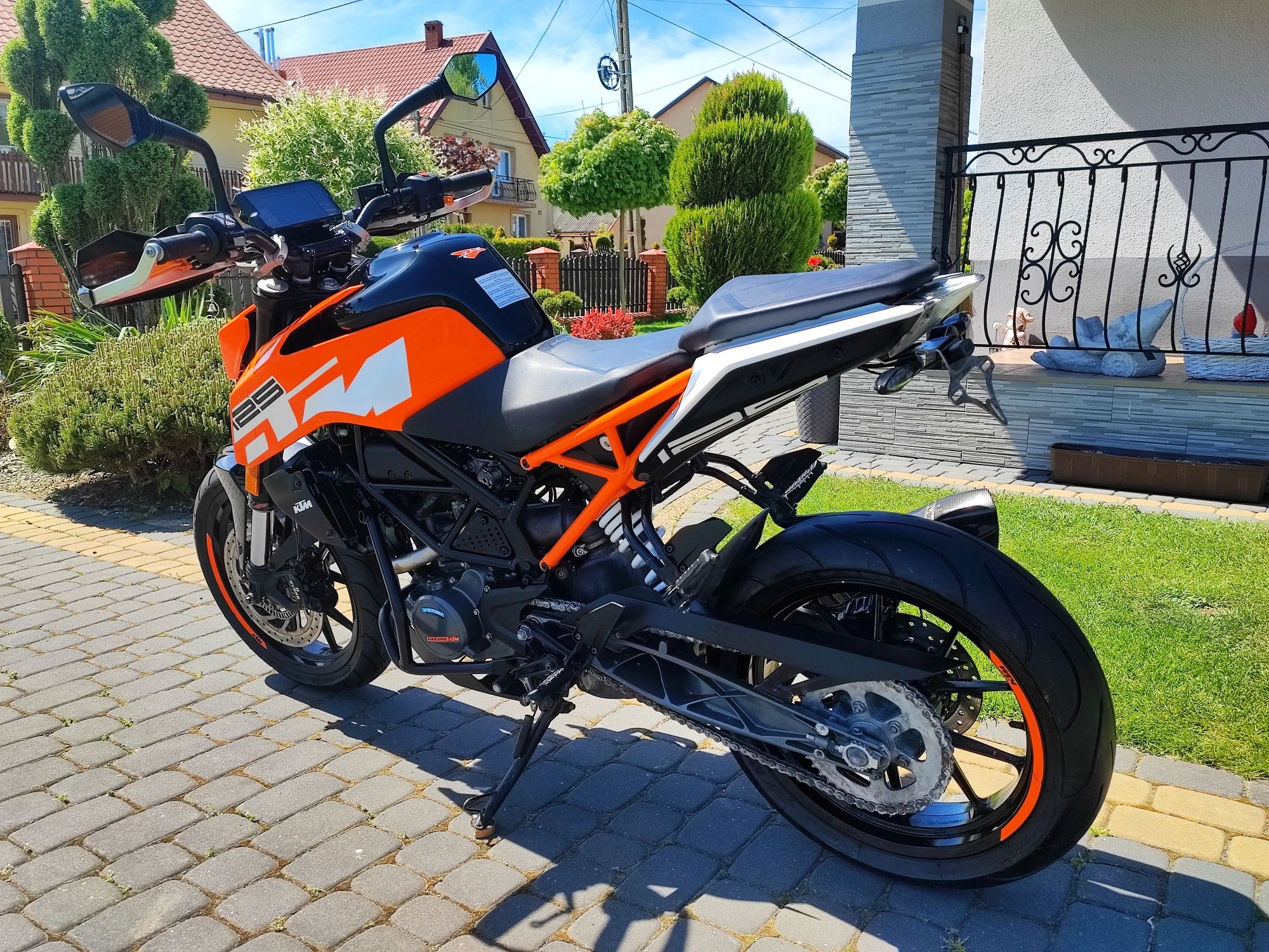 KTM Duke 125 ABS Kat B A1 Ideał AKRAPOVIC Nowe Opony Dodatki