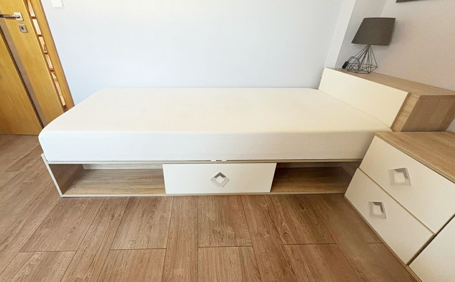Komplet mebli dziecięcych. Szafa narożna, 3 szafki, łóżko, biurko ...