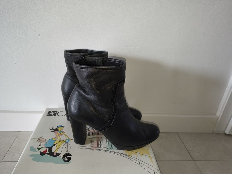 Skórzane botki na obcasie