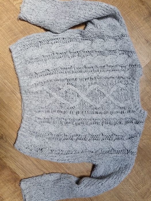 Sweterek Reserved 140