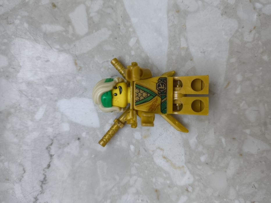 LEGO Ninjago złoty Ninja Lloyd i książka Tajemnica zaginionej mocy