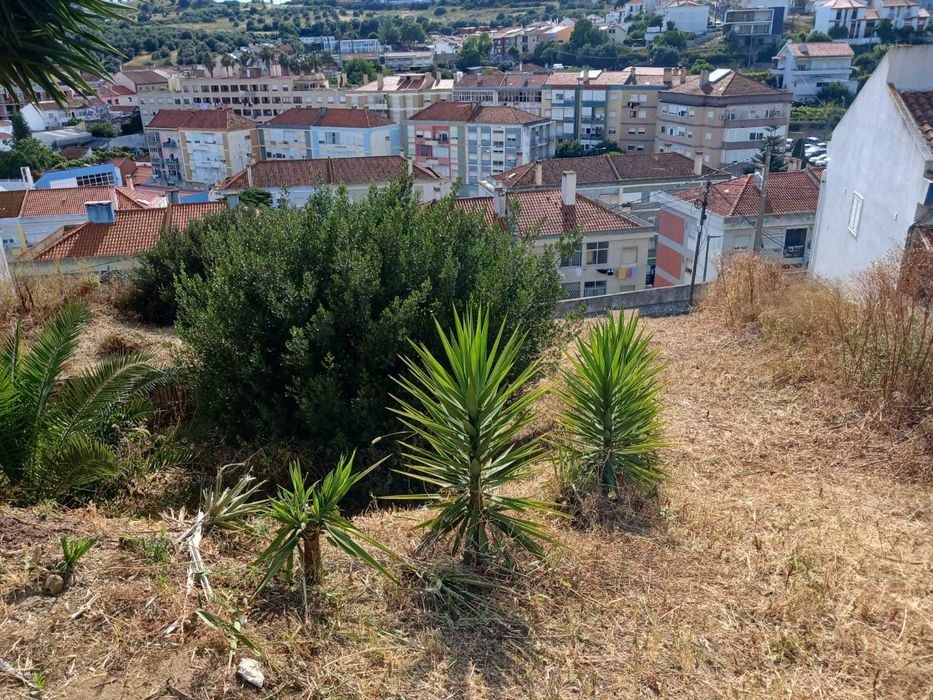 Lote de terreno para construção de vivenda