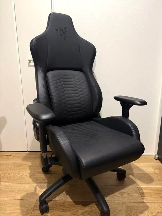 Продаю игровое кожаное кресло Razer Iskur XL Black