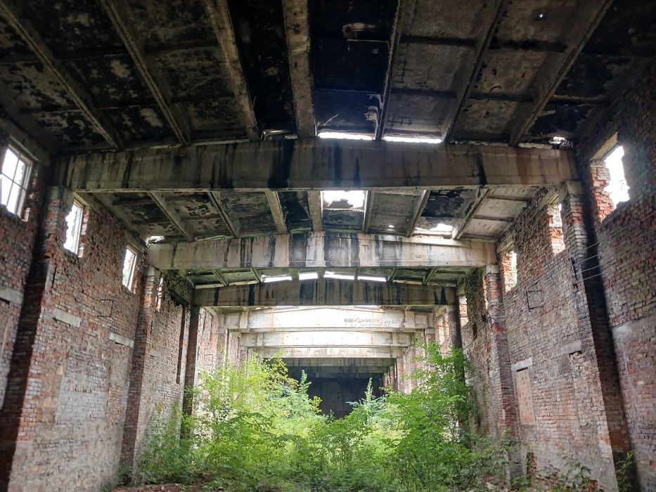 Приміщення склад Ферми залізобетонні 18м і 12м, опори, балки, плити,