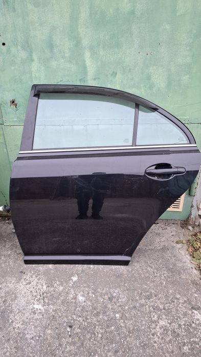 Двері Toyota Avensis T25 liftback двері задні авенсіс т25