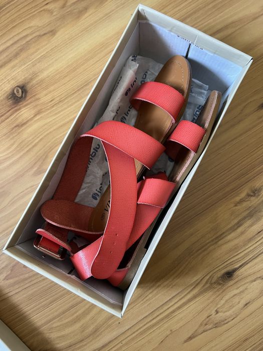 Czerwone sandały Via Ravia