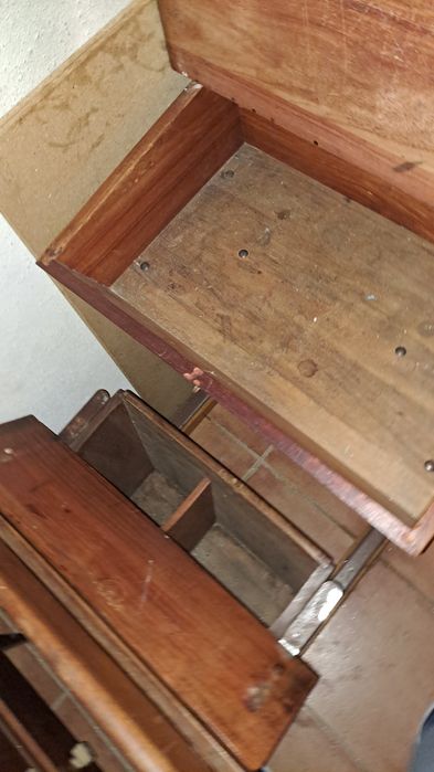 Secretária antiga individual de escola