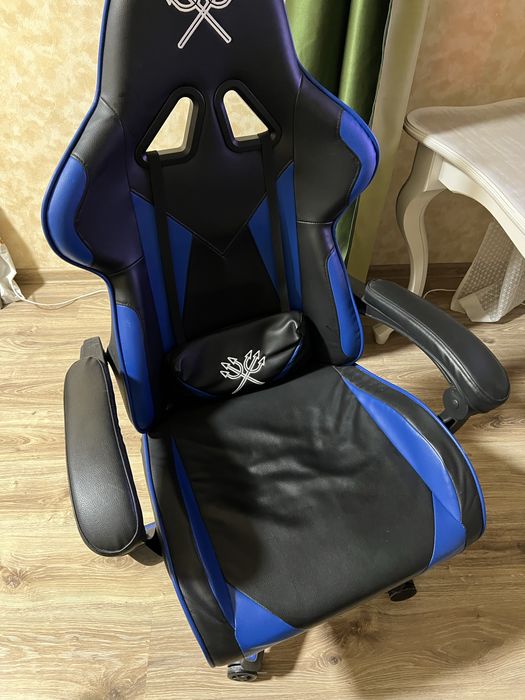 Продам ігрове крісло