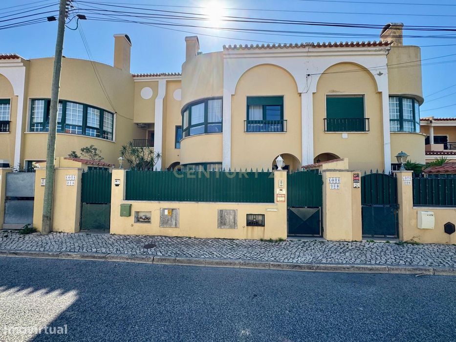 Casa Renovada em Alcabideche, Cascais - 3 Quartos e Jardim
