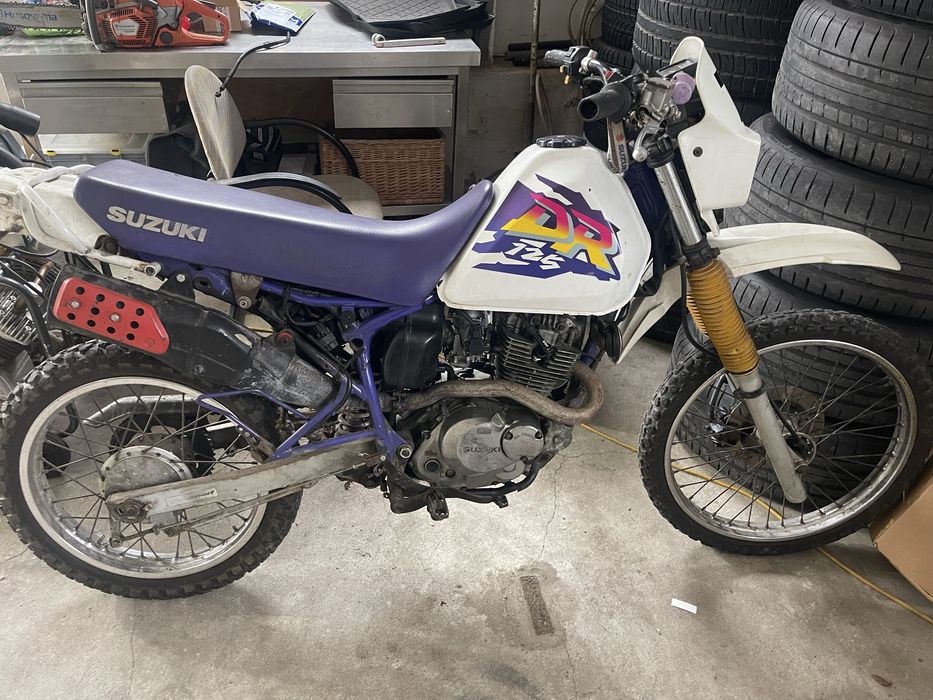 Suzuki DR 125 SE plus dwa w czesciach