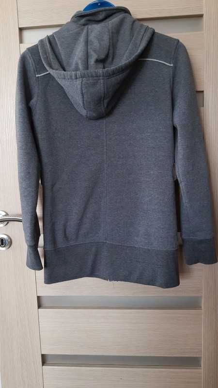 Bluza M,ale pasuje tez na L i XL.
