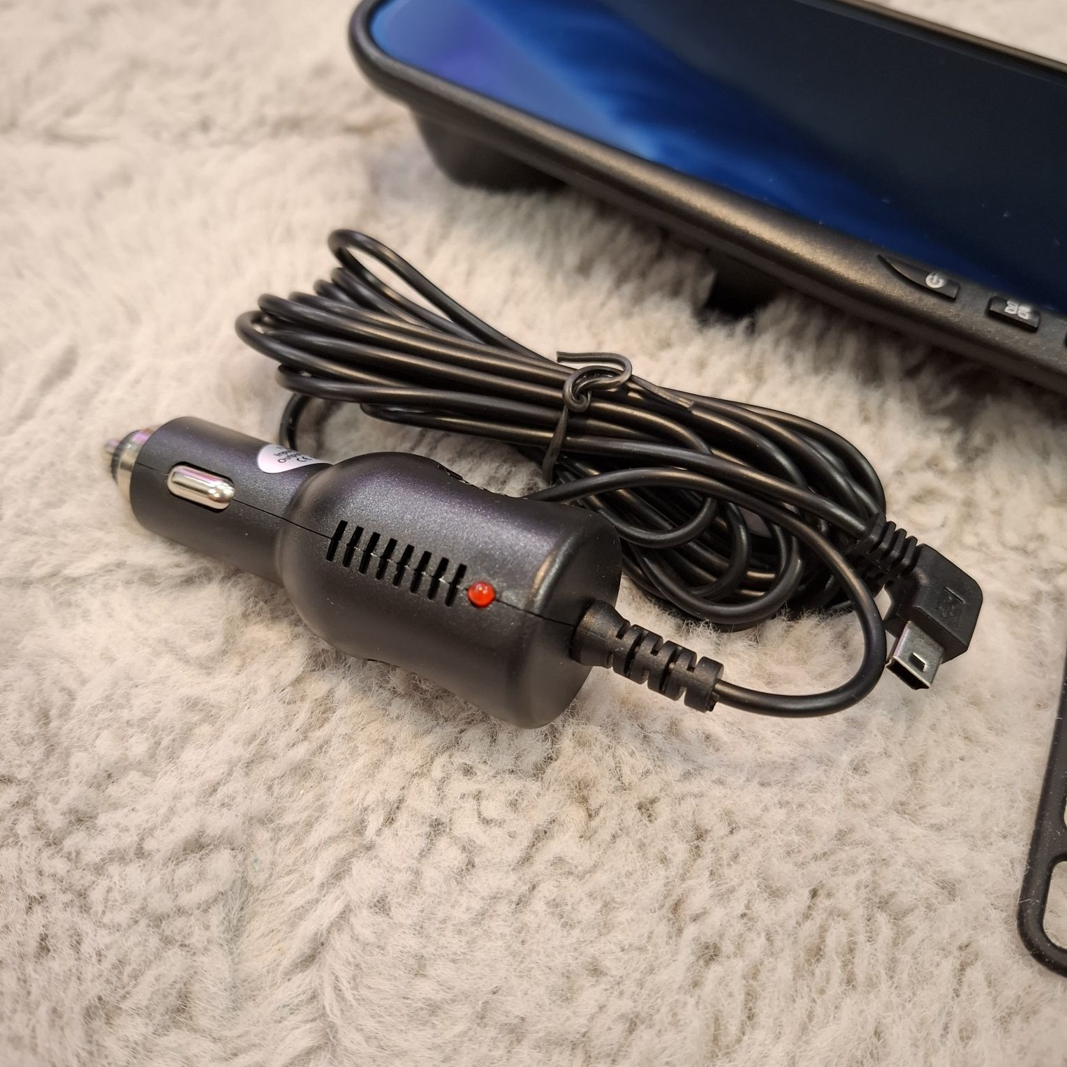 Lusterko z kamerą samochodową z ekranem LCD + karta 32GB oraz kabel