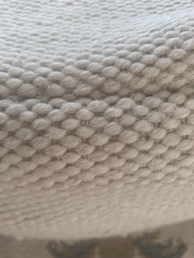 Puf  em  fibras naturais , como novo  da Zara Home