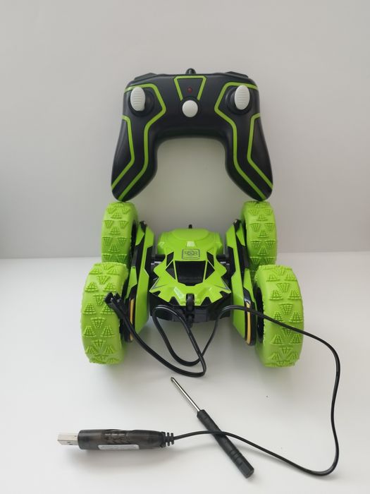 Zdalnie sterowany samochód kaskaderski