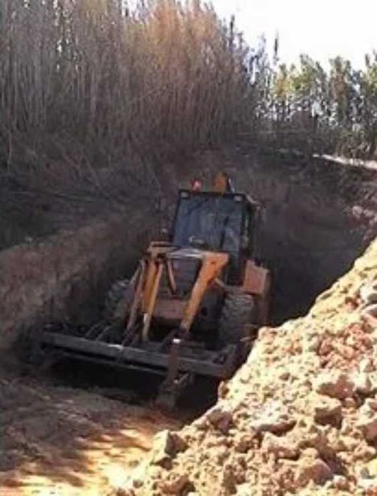 Serviços de giratória e retroescavadoura
